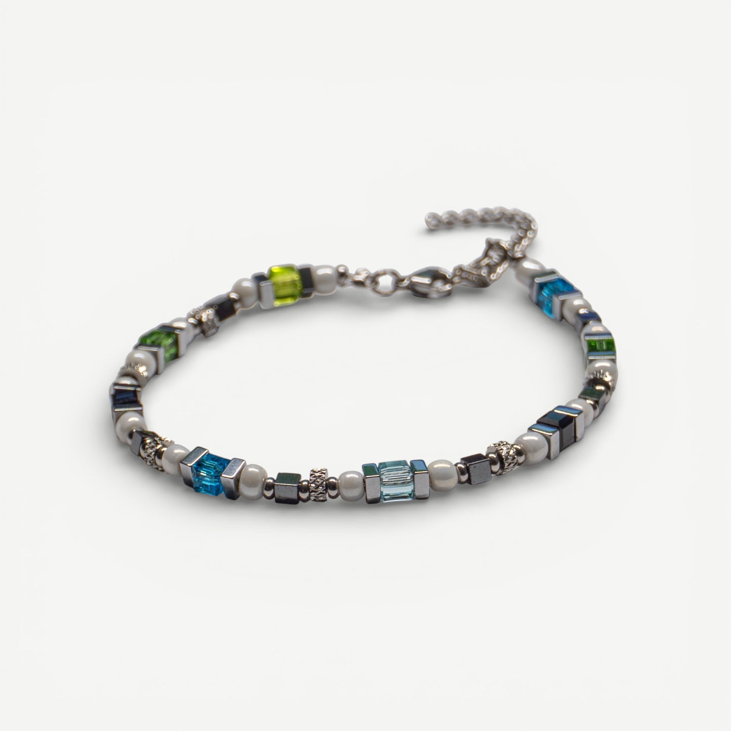 Sportlich-elegantes Armband aus Edelstahl Hämatit und Glaswürfeln